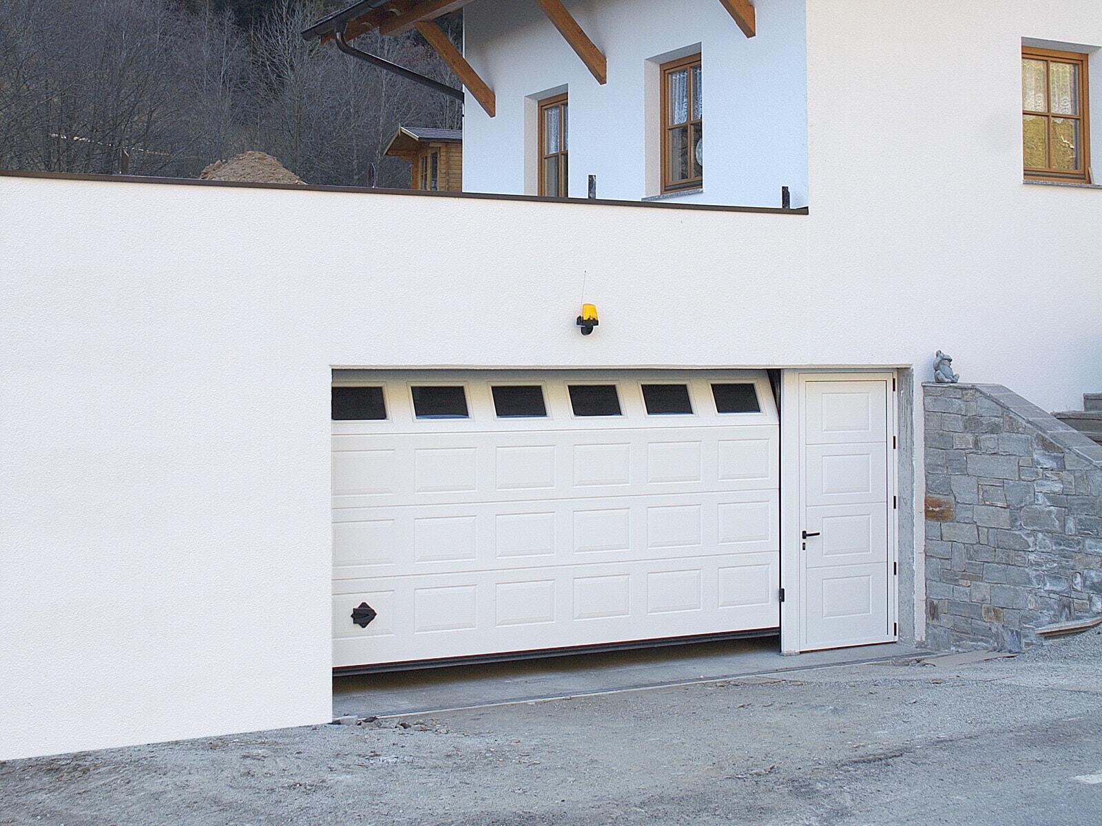 Portone-sezionale-da-garage-IRIS