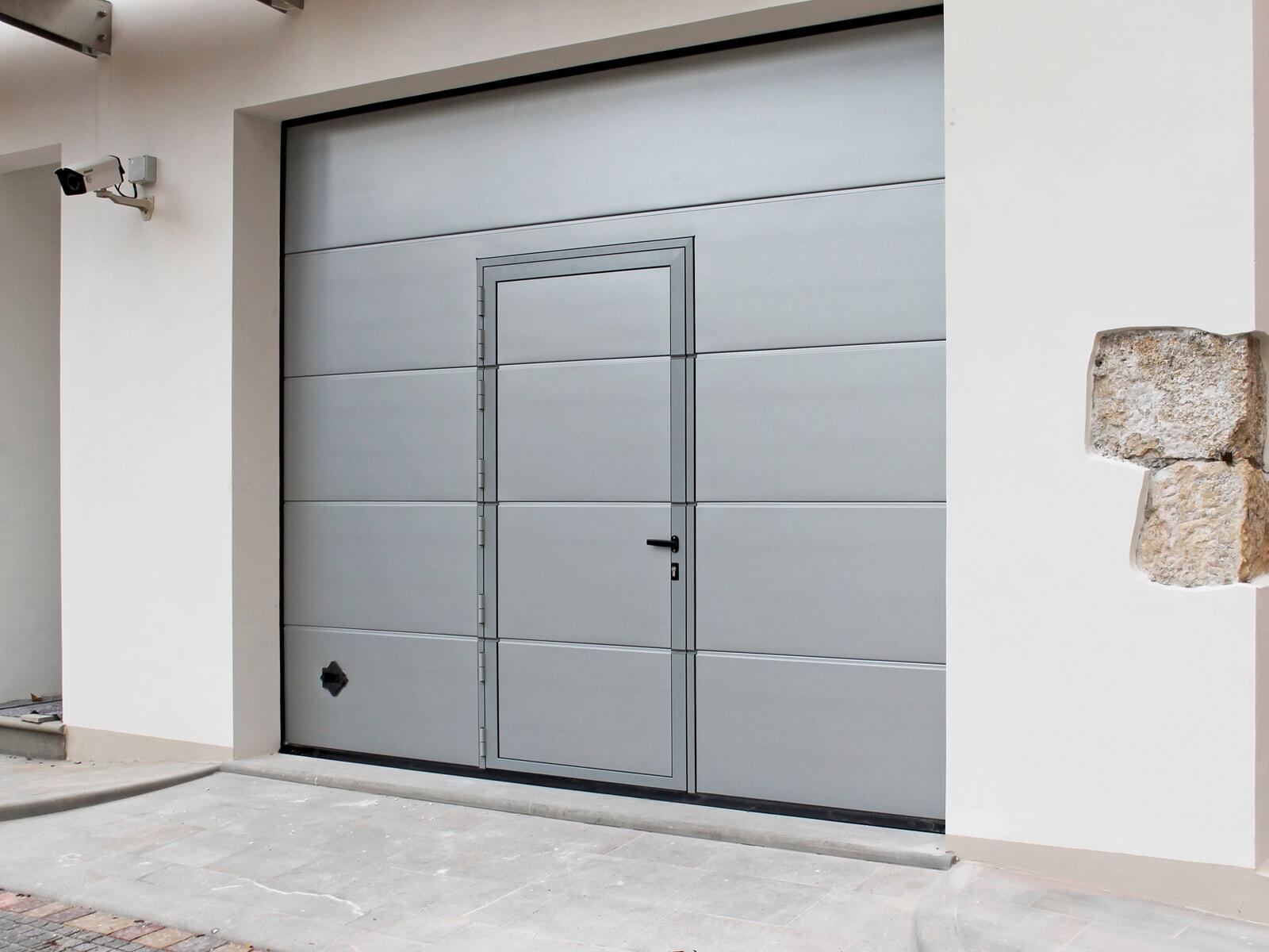 Portone-sezionale-da-garage-PERSUS